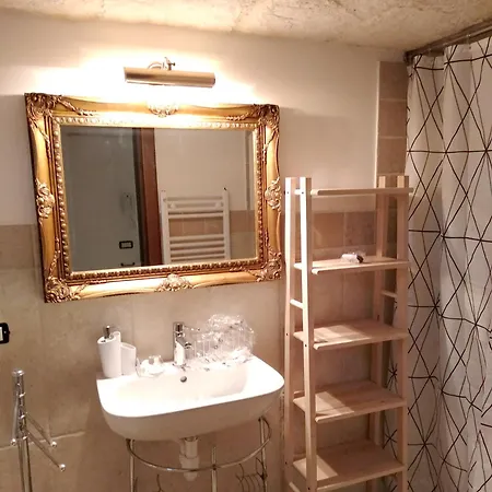 Dimora Santa Maria B&B